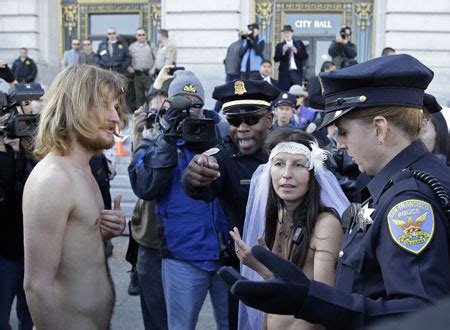 Naked Activists Wed In Front Of City Hall The Korea Times