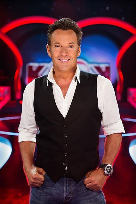 Gerard joling is een nederlands zanger en presentator. Gordon haalt in biografie fors uit naar Gerard Joling ...
