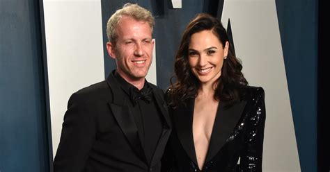 Since 2008, wonder woman star gal gadot has been happily married to yaron varsano. How Many Kids Does Gal Gadot Have? | POPSUGAR Australia ...