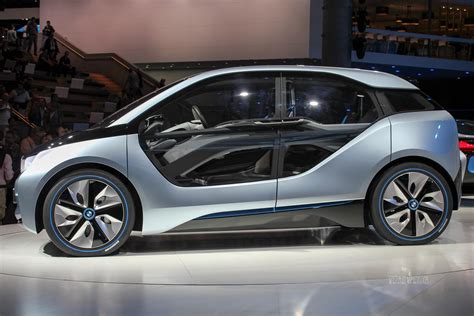 Prospective purchasers are offered many options and upgrades. 2011 BMW i3 Concept (side view) | 2010s | Paledog Photo Collection