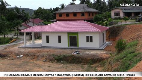 Skim rumah mesra rakyat yang kini dikenali sebagai rumah mesra rakyat 1 malaysia (rmr1m) adalah satu program perumahan mampu milik. Rumah Mesra Rakyat 1Malaysia (RMR1M) ...pt 1 - YouTube
