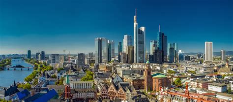 Die christlichen kirchen gelten manchen als altbacken, kämpfen mit skandalen und verlieren mitglieder. Ökumenischer Kirchentag im Mai 2021 in Frankfurt ...