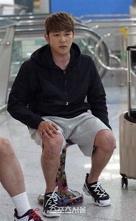 염증이 가라앉음에 따라, 규칙적이고 적극적인 운동이 도움이 될 수 있지만, 과도한 피로를 야기하는 정도까지. 스포츠서울 - SS포토출국하는 강인, "대기중입니다~"