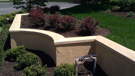 But landscape block adhesive loves to stick to cinder block and it stays stuck for a long time. Stucco Tech: Platinum Landscape - Retaining Wall | Patio ...