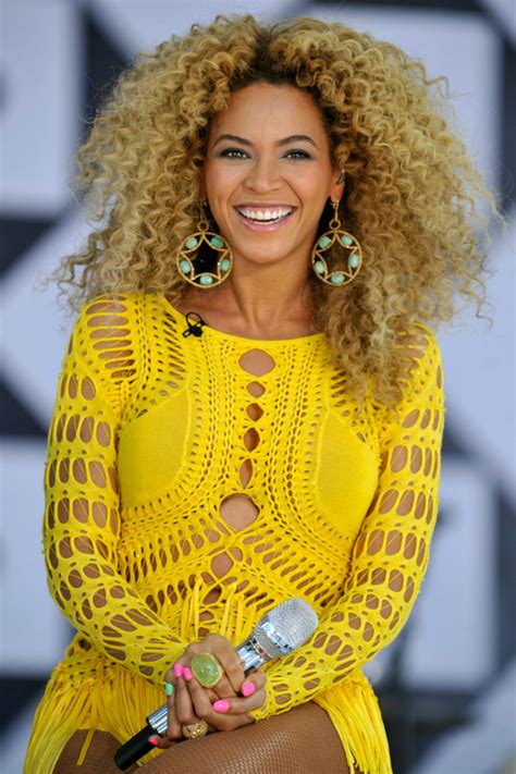 Women with curly hair aren't immune to this either, and spend just as much time and energy trying to cover up their silver… Celebrity Curly Hairstyles 2015 Spring | Hairstyles 2017 ...