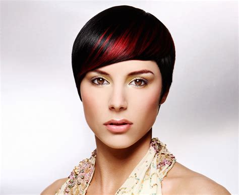 These tones add warmth and vibrancy to the hairstyle which will make you stand out this summer. Short red hair with a black base color and red streaks