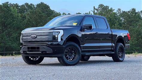 Lifted Ford F 150 Lightning Looks Cool But Loses A Lot Of Range