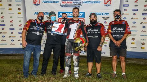 A legacy of championship and confidence it's no coincidence that bell is both the first born in the 1950's california hot rod and racing scene, bell founder roy richter built an entire. 2020 American Flat Track Showdown | Bell Helmets