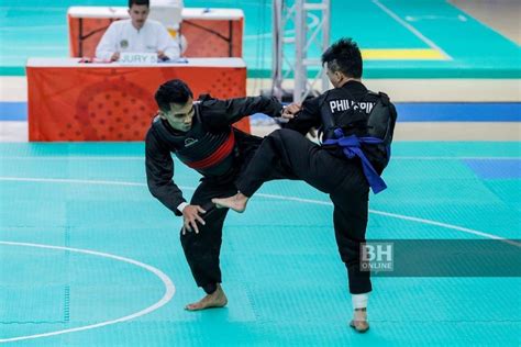 Faizul nasir vs abdul malik | pencak silat 2018 open belgium. Netizens Outraged After M'sian Silat Artist Knocked ...