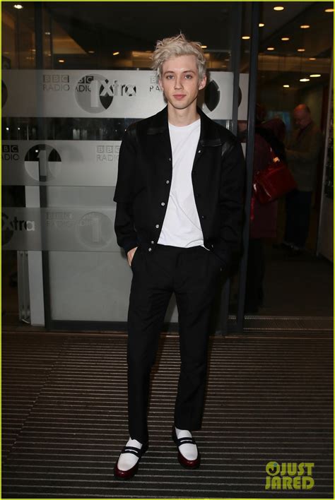 Troye Sivan Hits The Red Carpet At Brit Awards Photo