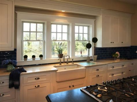 The kitchen is the most popular place to spend time since people love bonding over food, so it's worthwhile to outfit it in the most welcoming way possible. Why do most kitchens have the sink facing a window? - Quora