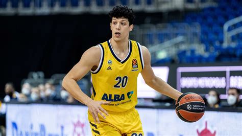 Maybe you would like to learn more about one of these? Simone Fontecchio verabschiedet sich von der ALBA-Familie - ALBA Berlin