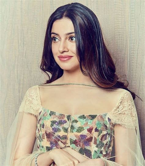 Divya Kumar Khosla Looks Breathtaking In This Beautiful Outfit For Diwali ️ Divyakhoslakumar