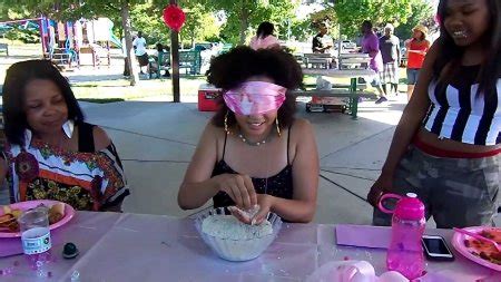 «el baby shower es la excusa perfecta para reunir a amigos, familiares. Los 10 Juegos Más Divertidos para un Baby Shower - Tivoli