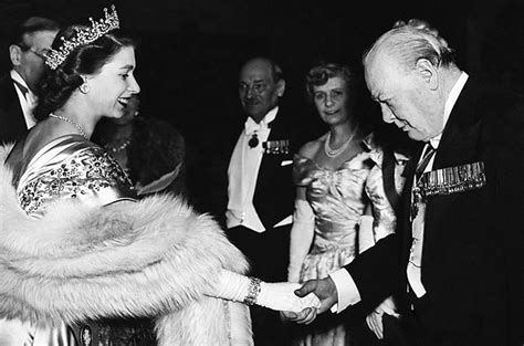 Assenza che ha rammaricato molto il duca di edimburgo: Elisabetta II diventa regina - 6 Febbraio 1952