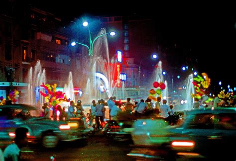 Check spelling or type a new query. Sài Gòn về đêm trước năm 1975 - Những hình ảnh rực rỡ và ...