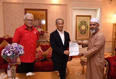 Sidang media ahli parlimen kulai di parlimen malaysia, 25 nov 2020. Ahli Parlimen Lubok Antu serah akujanji sokong Muhyiddin ...