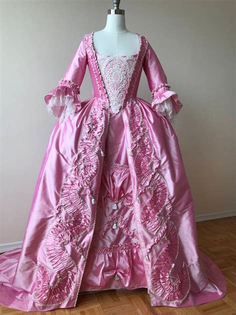 Robe Rose Rococo Marie Antoinette Avec Dentelle Stomacher Etsy