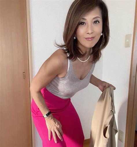 Naoko（なおこ）さんのインスタグラム写真 Naoko（なおこ）instagram「👩🏽‍🦰 👩🏽‍🦰 👩🏽‍🦰 着替えてますね。 今朝も。 しっくりこんもん。 なぜなら 身体にキレ