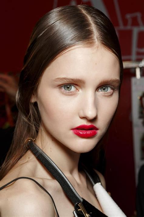 The Best Ways To Wear Bold Lipstick This Summer Red Lipstick Looks