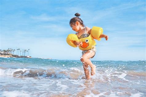 Pada dasarnya saat mengalami mimpi yang berkaitan dengan mimpi minum minuman keras dengan teman teman, biasanya arti mimpinya terkait tentang suasana kesakitan. Kenapa Kita Tidak Bisa Minum Air Laut? - Bobo