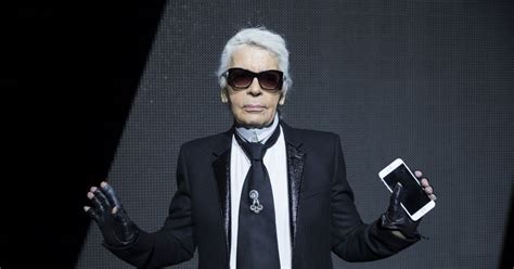 Grand couturier, photographe, réalisateur et éditeur allemand. Karl Lagerfeld - Défilé PAP Dior Homme automne/hiver 2016 ...