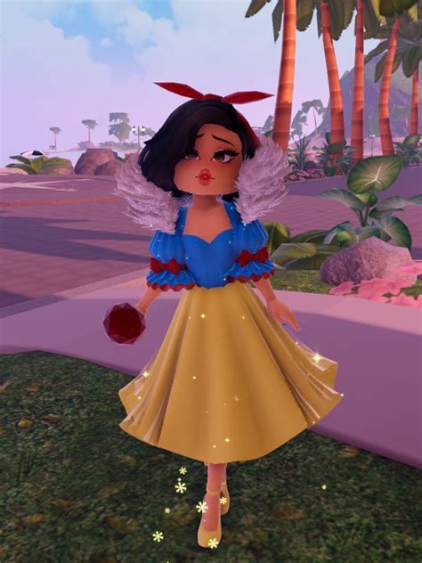 ↫ Snow White Cosplay ↬ Aesthetic Roblox Royale High Outfits Island Outfit Royal Outfits