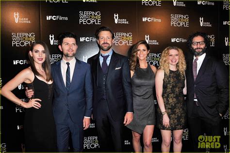 Alison Brie Jason Sudeikis Bring Sleeping With Other People To Hollywood Photo