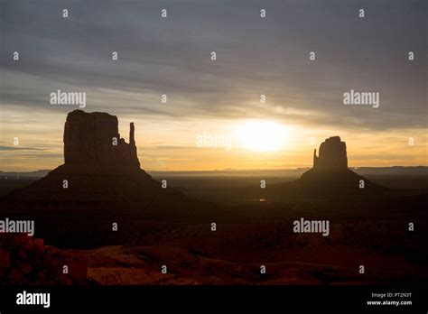 Moonrise In Monument Valley Tribal Park Utah Usa Stock Photo Alamy