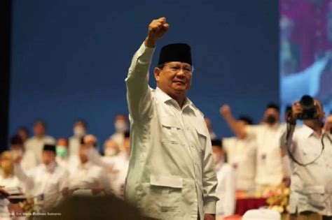 Jokowi Sebut Kriteria Pemimpin Yang Mikirin Rakyat Berambut Putih Ini Respons Prabowo