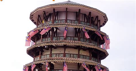 This 25 meter high tower in the small perak town of teluk intan is malaysia's answer to the leaning tower of pisa. Footsteps - Jotaro's Travels: Sites : Teluk Intan Leaning ...