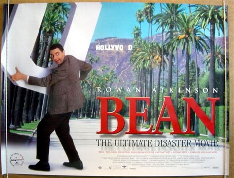 Meneer bean bezoekt een zeldzame boekenbibliotheek, waar hij een zeldzaam boek leest dat met handschoenen moet worden behandeld. Bean : The Ultimate Disaster Movie - Original Cinema Movie ...