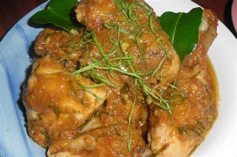 Bila daging dah keluar air masukkan santan, daun kunyit dan sedikit garam. Zalekha Luvs Cooking: Rendang Ayam Kelantan Ala Kak Jee...