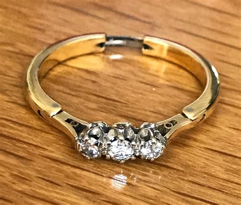 Beautiful Rare Vintage 18ct Gold Diamond Adjustable Ring