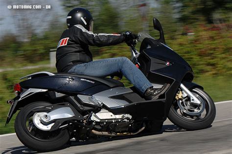 Riding a gilera gp 800 is a totally new and exclusive experience. Gilera 800 GP - Moto Magazine - leader de l'actualité de ...