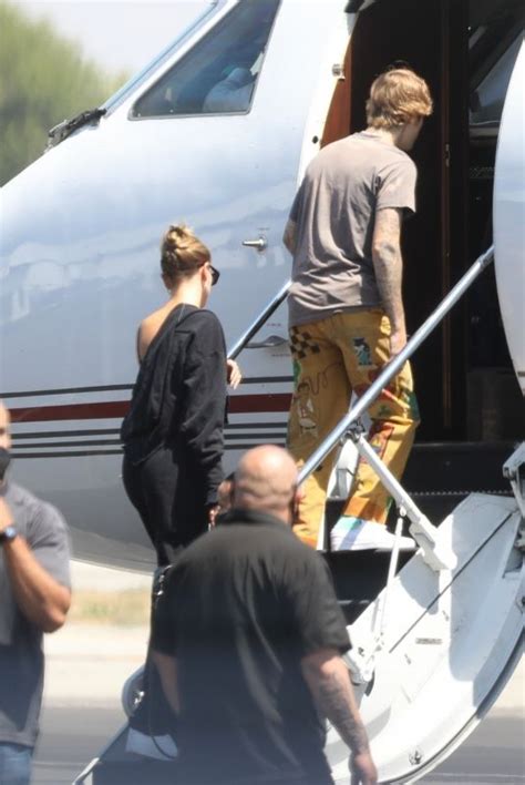Hailey And Justine Bieber Boarding A Private Jet In Los Angeles 08282020 Hawtcelebs