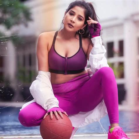 actress sakshi agarwal glamour photoshoot