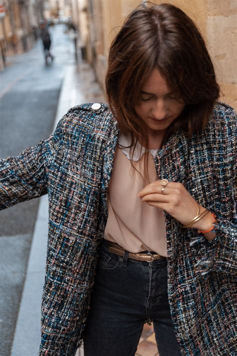 •• rouge, tweed à carreaux fantaisie noir et blanc •• ceinture à boucle avec logo cc à la taille •• fermeture devant avec boutons logo cc •• doublure entièrement en soie noire Coudre un manteau en tweed style Chanel | Veste style ...