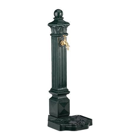 Wassersäulen ermöglichen eine zusätzliche wasserentnahme im außenbereich deines hauses. Standbrunnen Stehbrunnen Garten Zapfstelle antik Garten ...