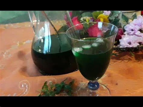 Nella mia famiglia si usa spesso fare acqua e menta o latte e menta: SCIROPPO DI MENTA FRESCA FATTO IN CASA - YouTube