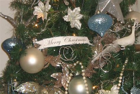 Gracefully Vintage Christmas Tree Filler