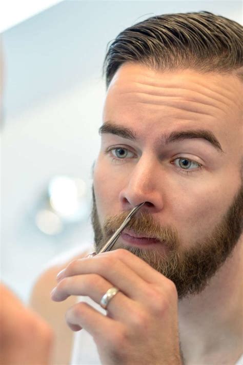 Every picture i have seen of this there is a growth inside the nose.i have nothing inside my nose.or is it definily nasal vestibulitis.just one more thing it does not seem to be. Nasal vestibulitis: Treatment and causes