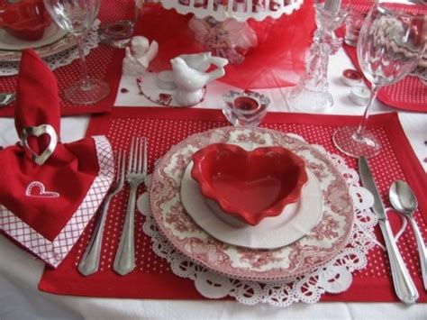 Let me be honest and say that valentines was never a big deal for me when the kids were little. 20 Valentine's Day Table Settings, Perfect For Romantic ...