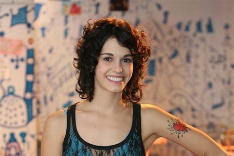 Chaos au where everything is the exact same except maria has short hair. Maria Flor se apaixona por Daniel Rocha em episódio da ...