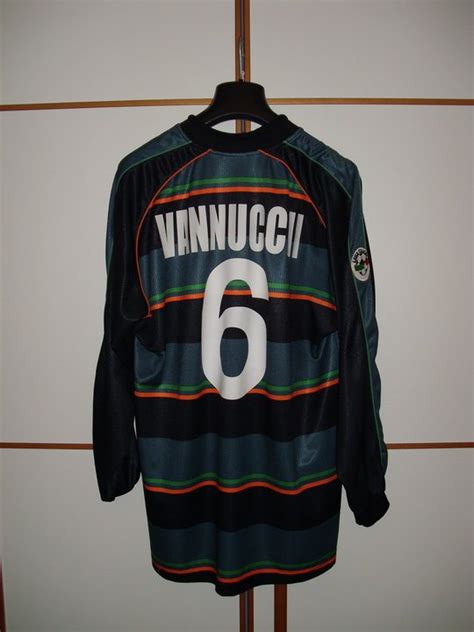 Trova il biglietto aereo venezia jersey al miglior prezzo su edreams! Venezia FC Home football shirt 2000 - 2001. Sponsored by Emmezeta