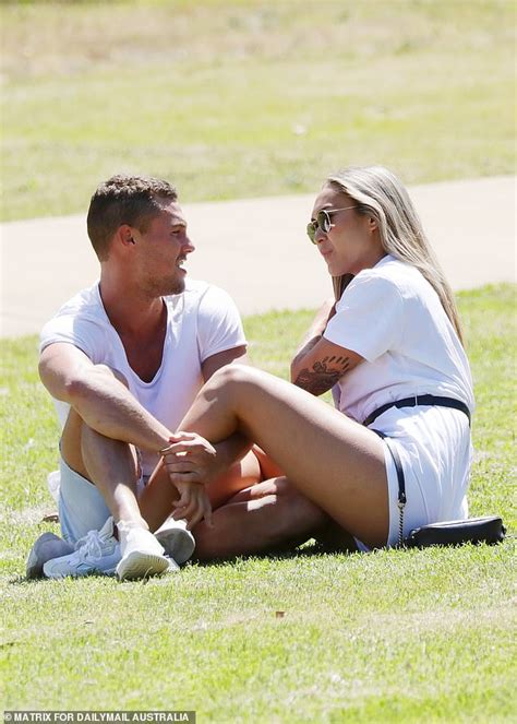 Love Islands Cassie And Luke Busted Getting Frisky In A Sydney Park