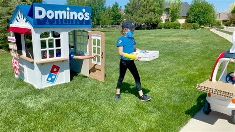 A Cpb Creative Director And His Daughters Made Dominos New National Tv