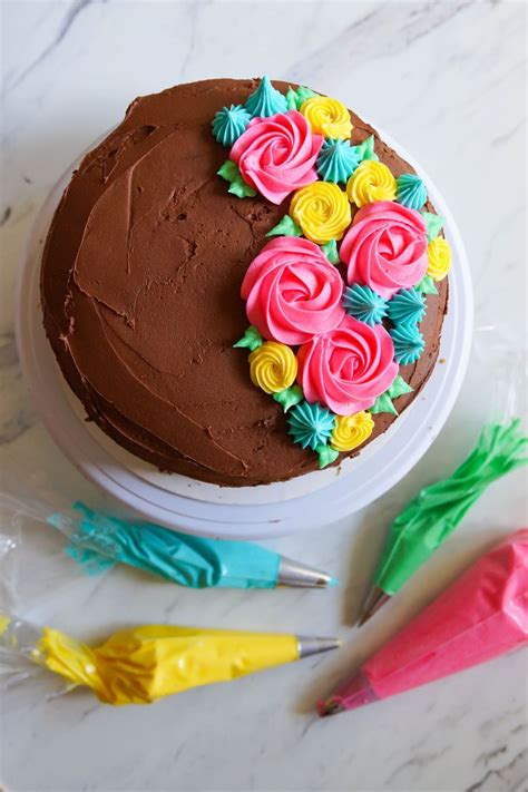 This decadent chocolate cake recipe makes two 9 in. Tips for Frosting Cakes—and 4 Easy Ideas! | Easy cake ...