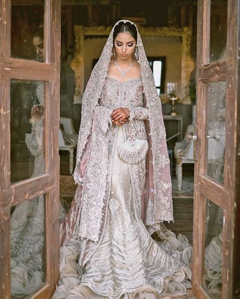 Best Indian Wedding Dresses Guide And Tips Hi Miss Puff