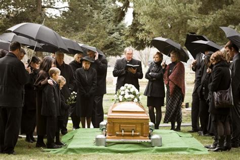 Key Differences Between A Funeral And A Memorial Lovetoknow
